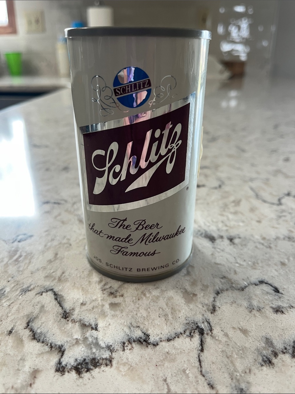 Cream & Maroon Vintage-Style Beer Can Decor. Radio.